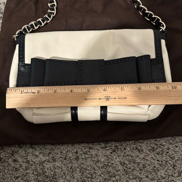 Kate Spade Cream and Black Leather Shoulder Bag with Chain Strap Bow Dust Bag - Picture 9 of 10